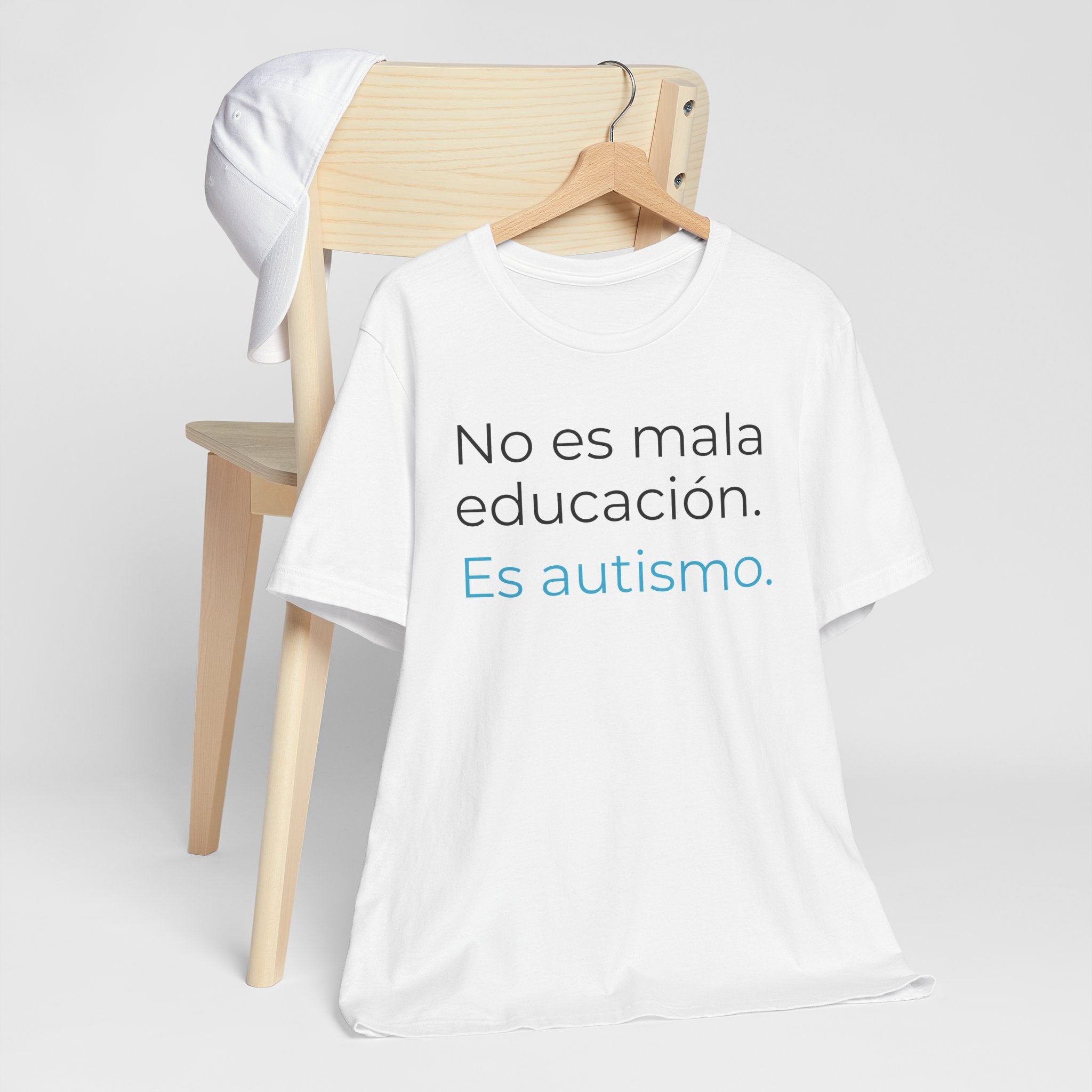 No es mala educación. Es autismo. | Camiseta unisex de concienciación sobre el autismo